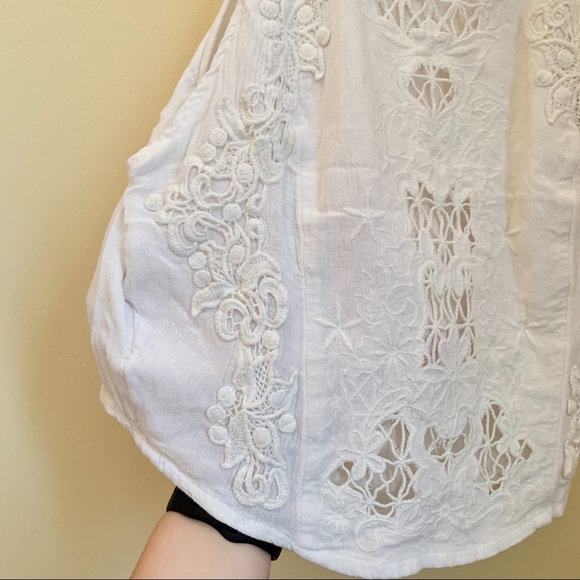 A&F halter top🤍 - Picture 2 of 8